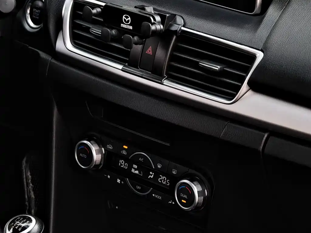 Mazda 3 Angkesela 2016