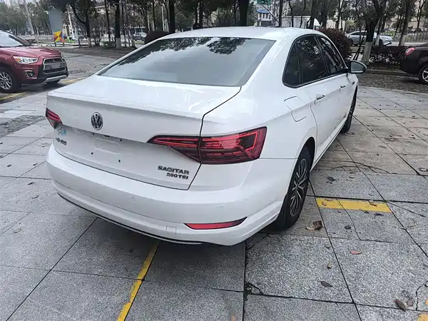 Volkswagen Sagitar 2020