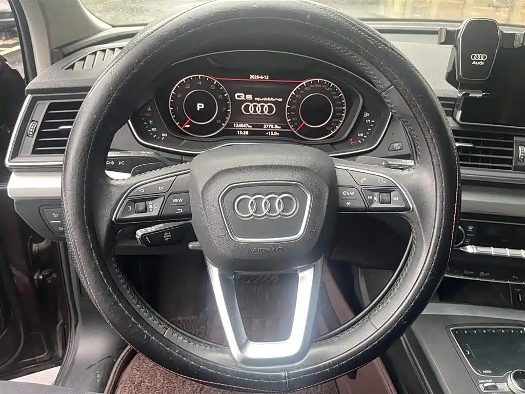 Audi Q5L 2019 — фото 11