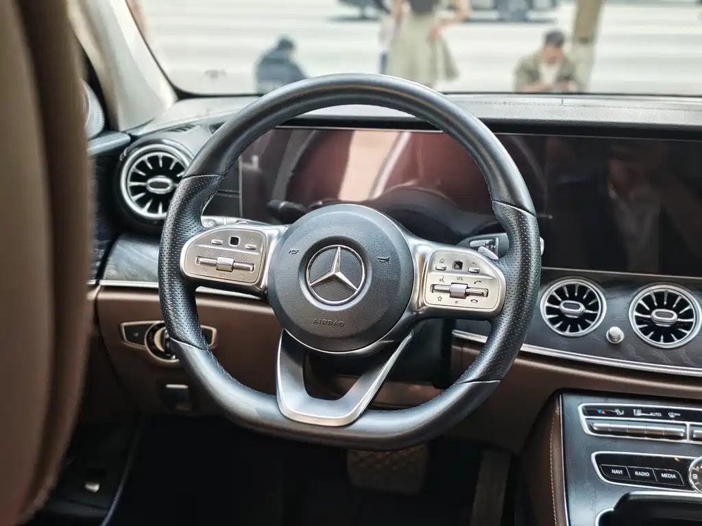 Mercedes-Benz E-Class 2019 — фото 10