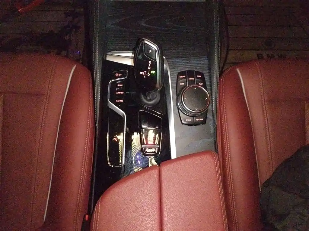 BMW 5 Series 2023 — фото 11