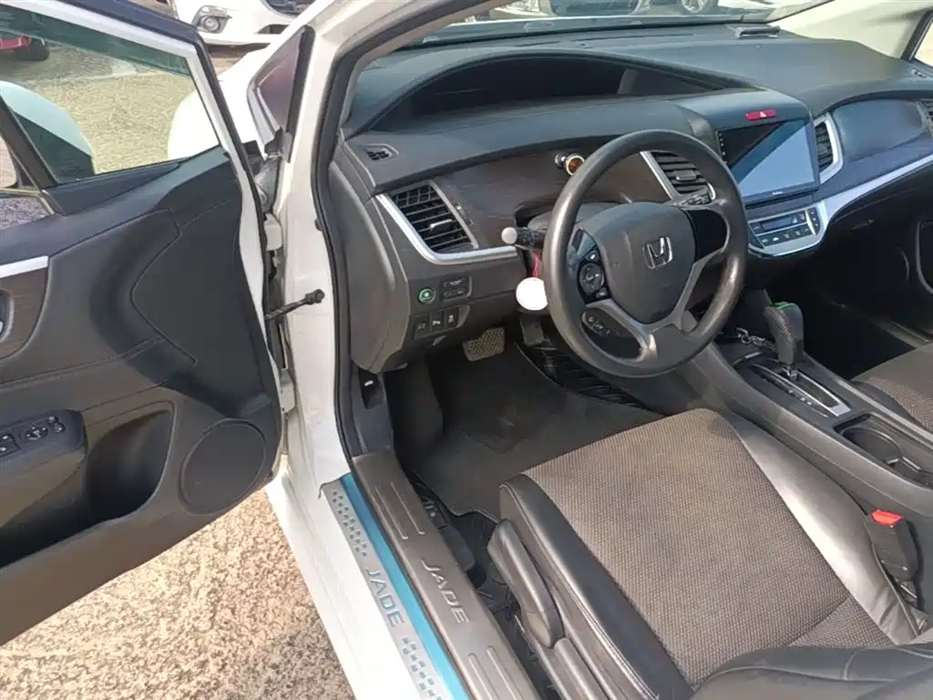 Honda Jade 2016 — фото 16
