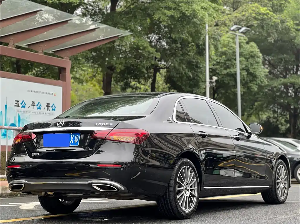 Mercedes-Benz E-Class 2022 — фото 22