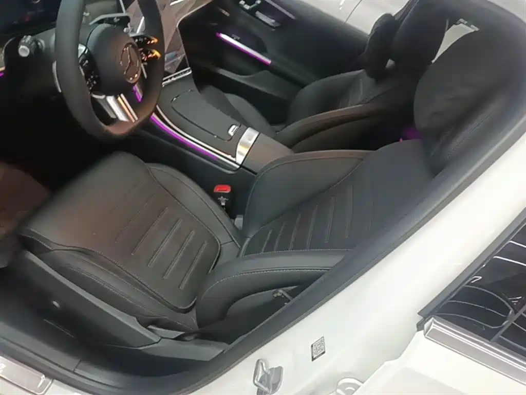 Mercedes-Benz C-Class 2025 — фото 15