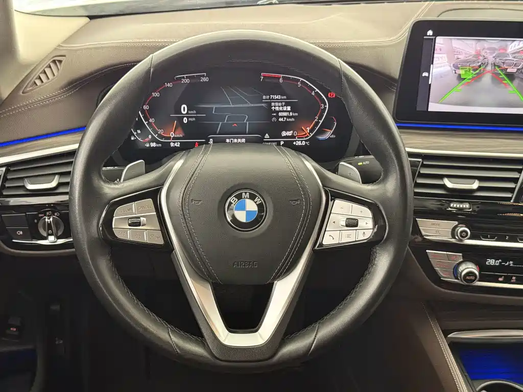 BMW 5 Series 2021 — фото 10