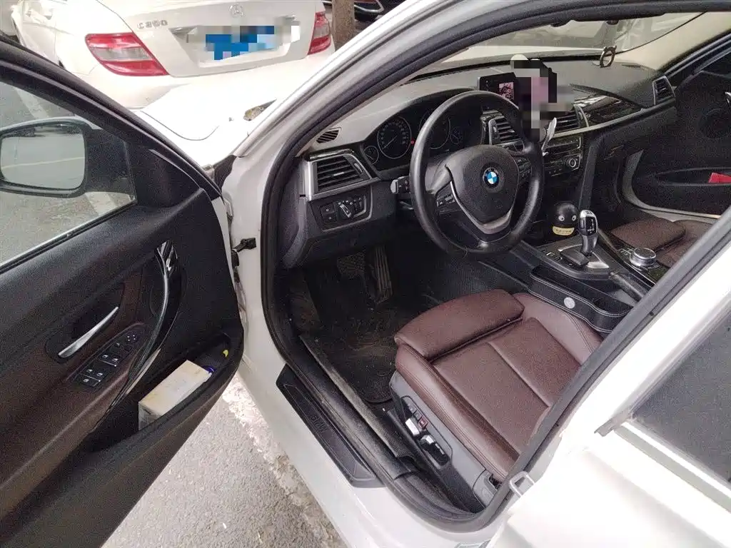 BMW 3 Series 2018 — фото 17