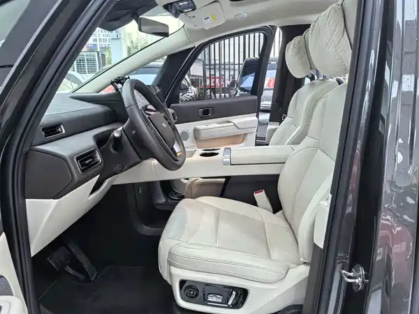 Li Auto MEGA 2025