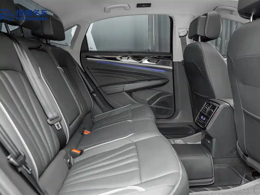 Volkswagen Passat 2023 — фото 16