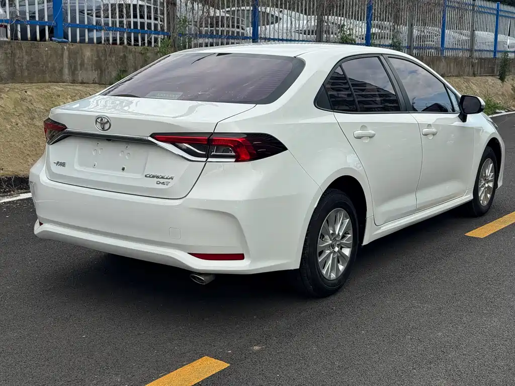 Toyota Corolla 2019 — фото 8