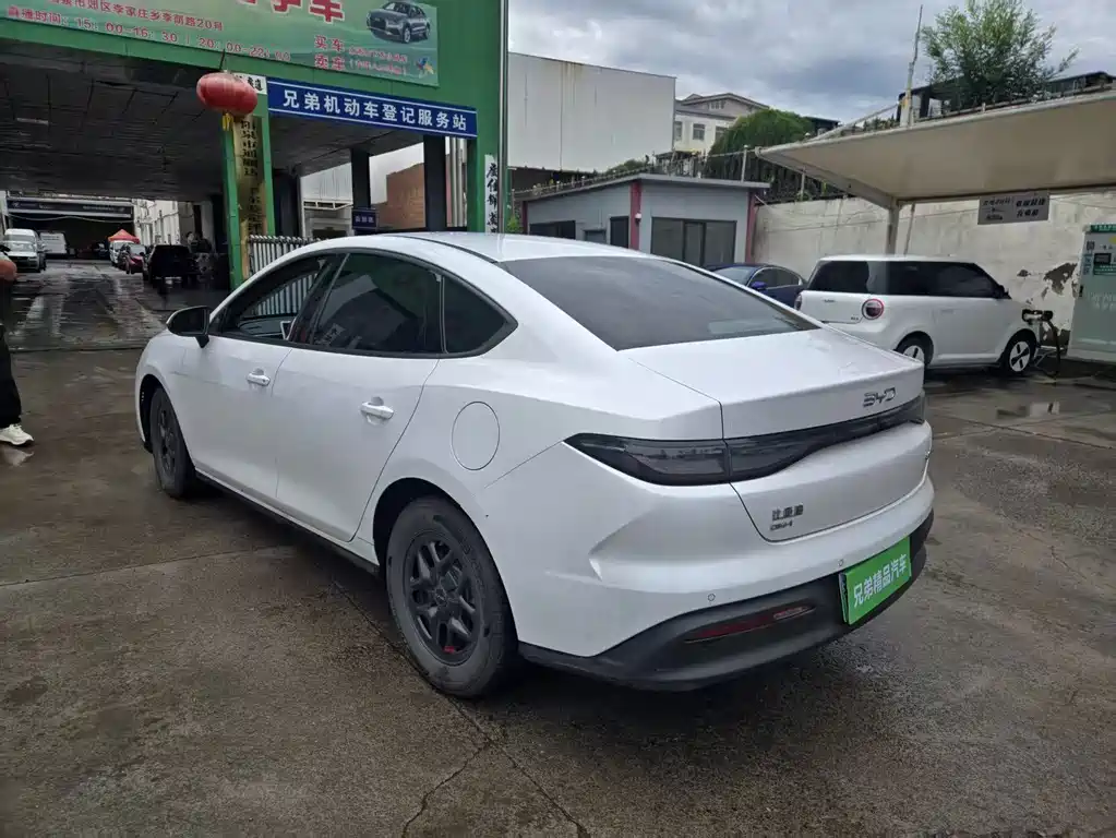BYD Seal 05 DM-i 2025 — фото 4