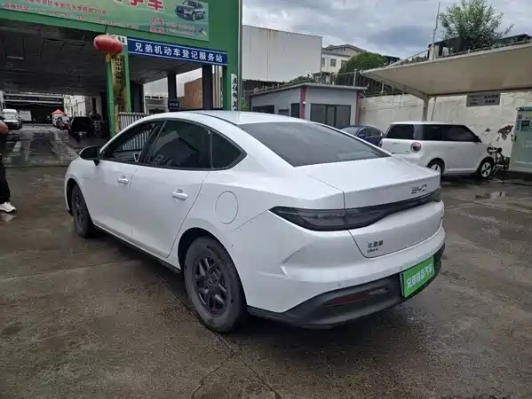 BYD Seal 05 DM-i 2025