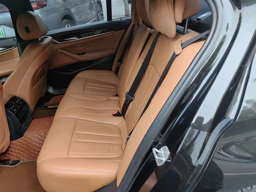BMW 5 Series 2020 — фото 13