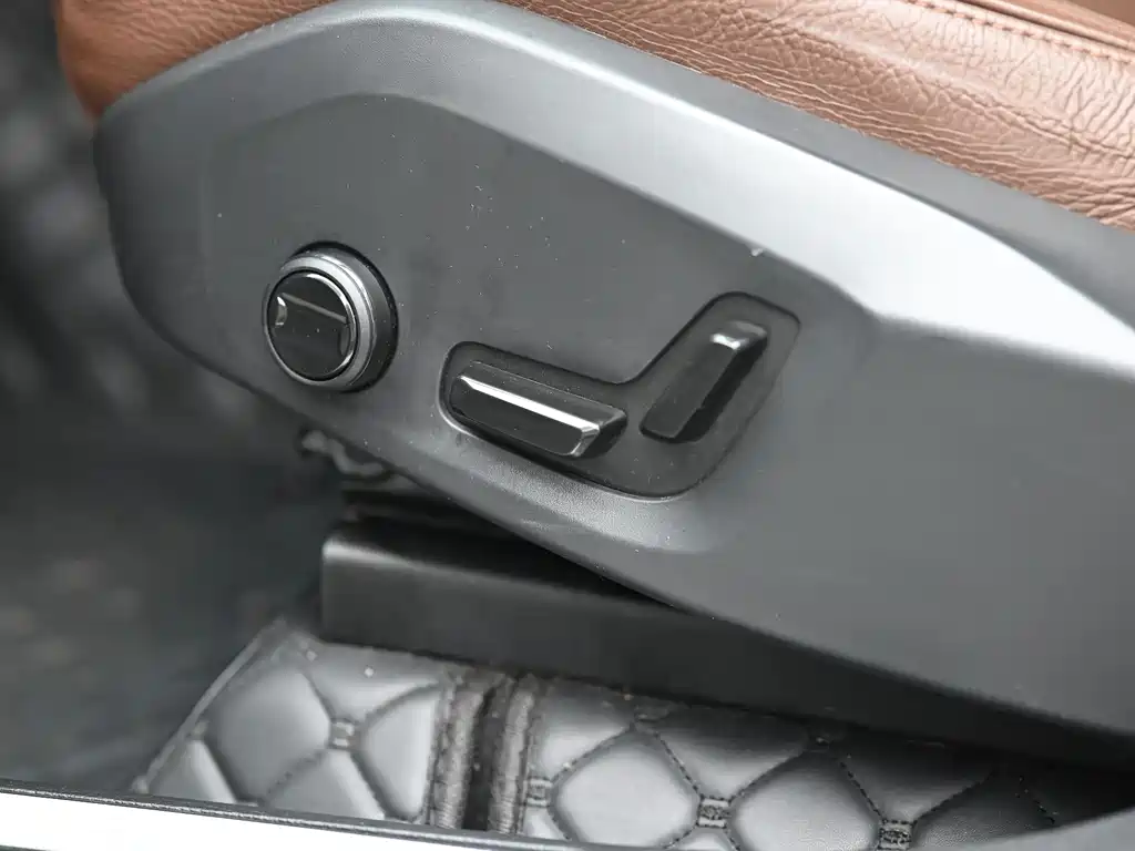Volvo XC60 2022 — фото 12