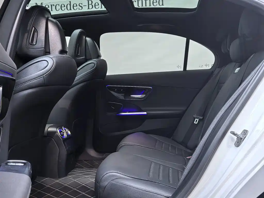 Mercedes-Benz C-Class 2024 — фото 8