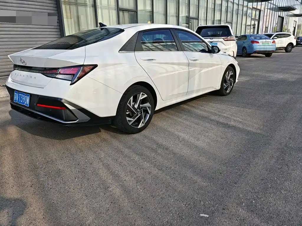Hyundai Elantra 2023