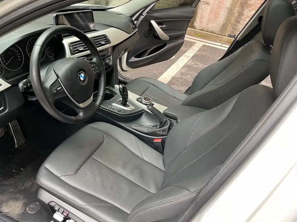 BMW 3 Series 2016 — фото 12