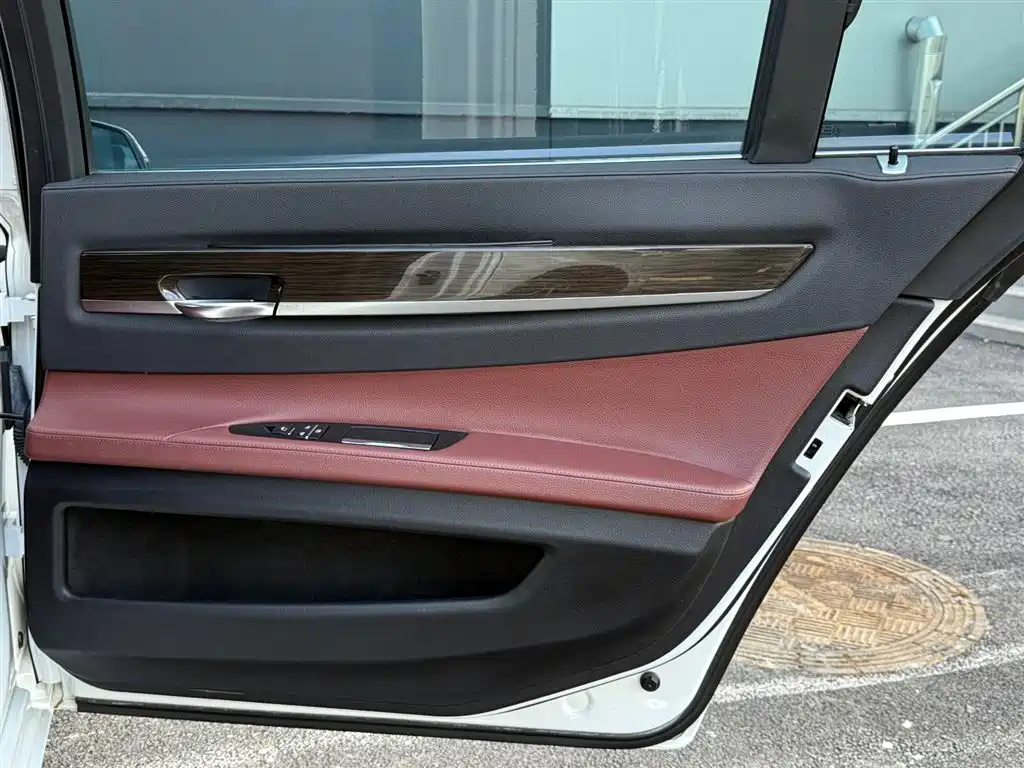 BMW 7 Series 2015 — фото 25