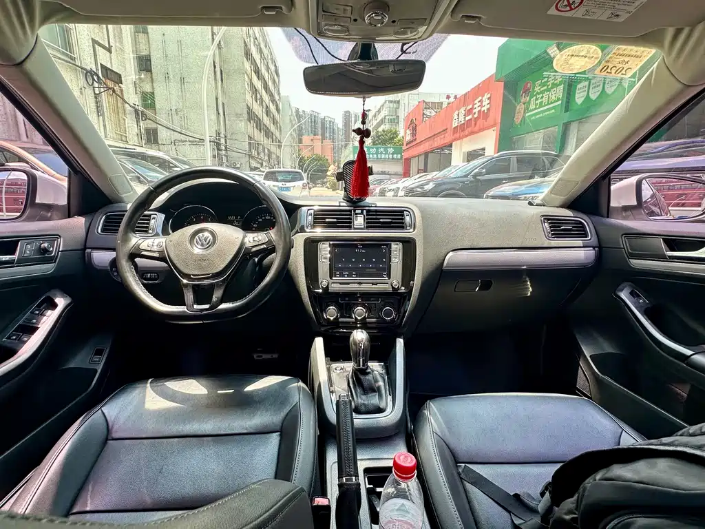 Volkswagen Sagitar 2018