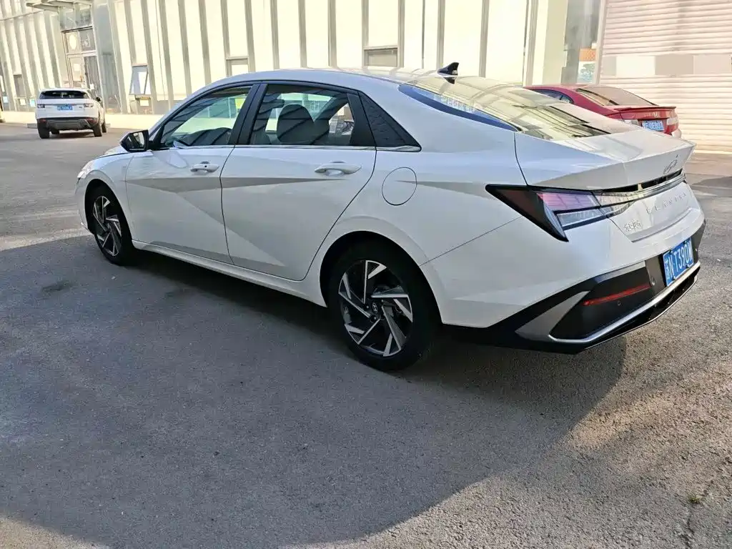 Hyundai Elantra 2023