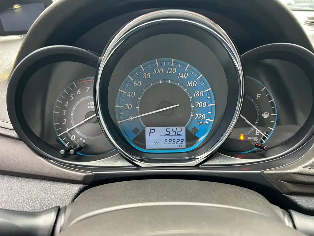 Toyota Yaris L 2016 — фото 15