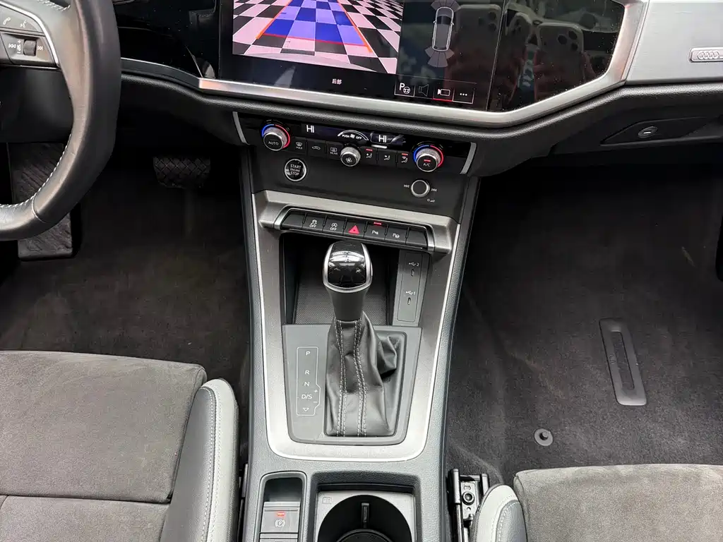 Audi Q3 2022 — фото 10