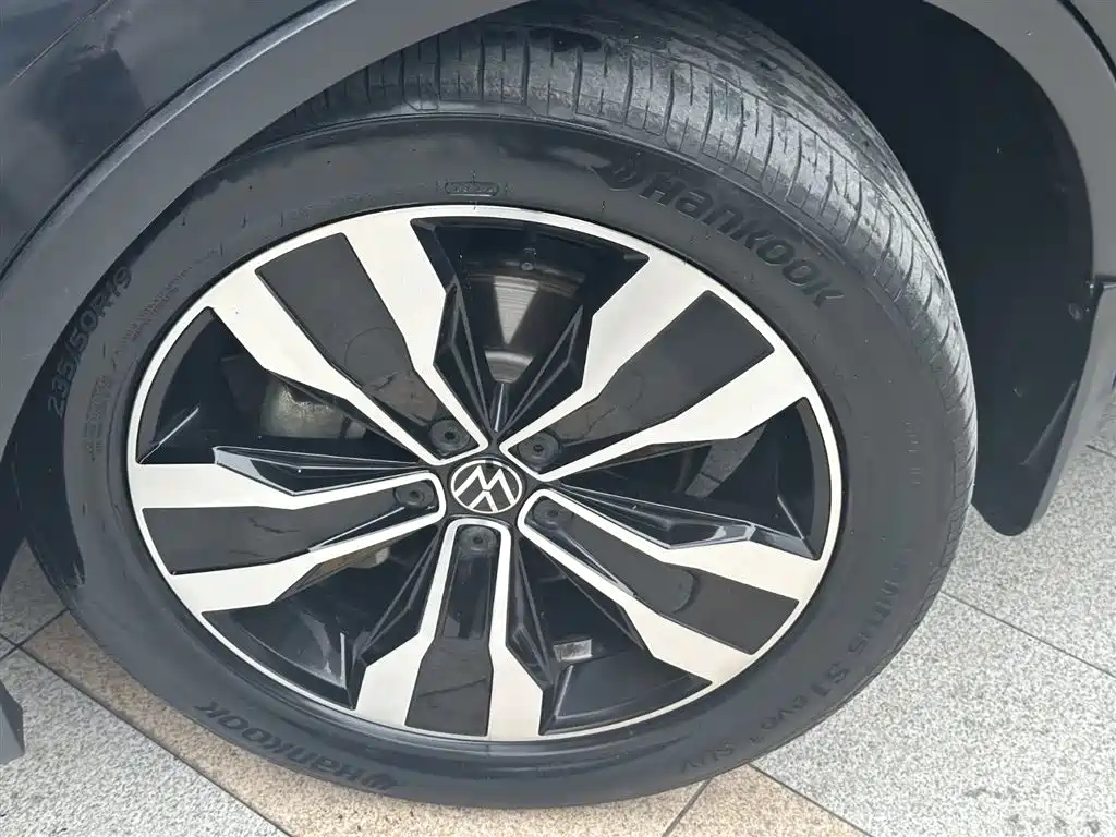 Volkswagen Tiguan L 2023 — фото 17