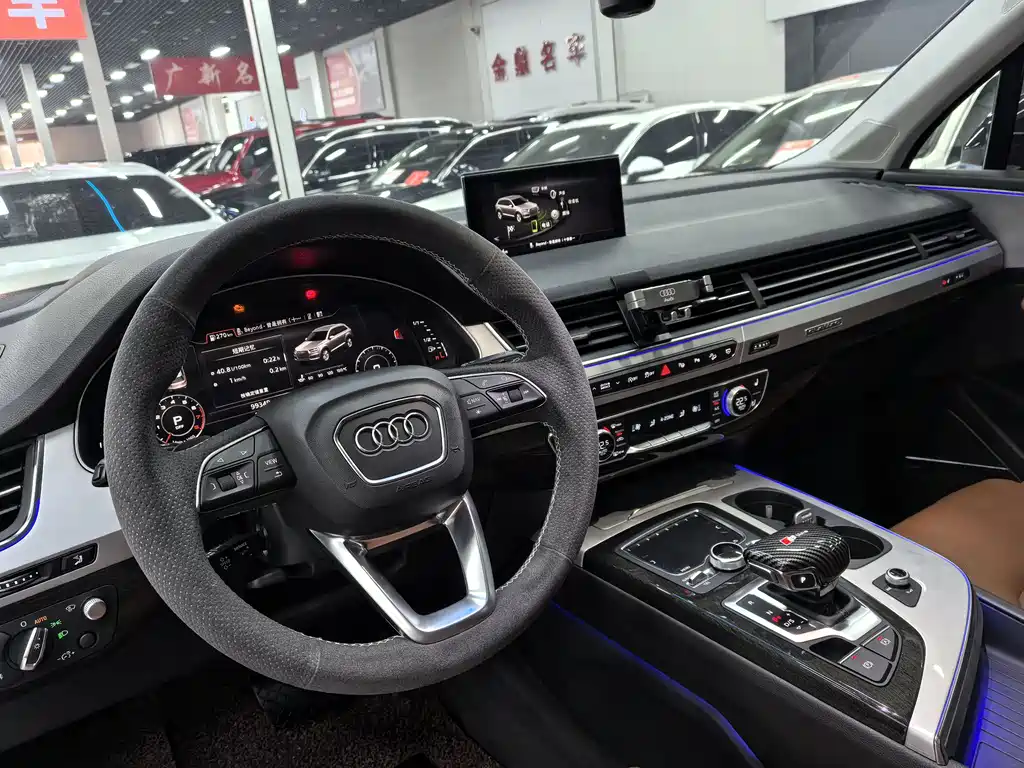 Audi Q7 2020 — фото 10