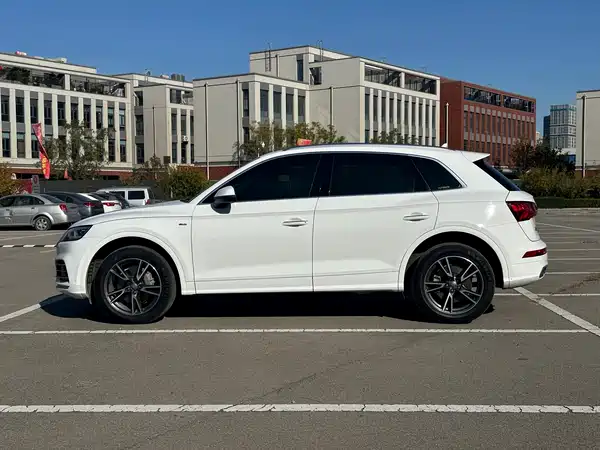 Audi Q5L 2020