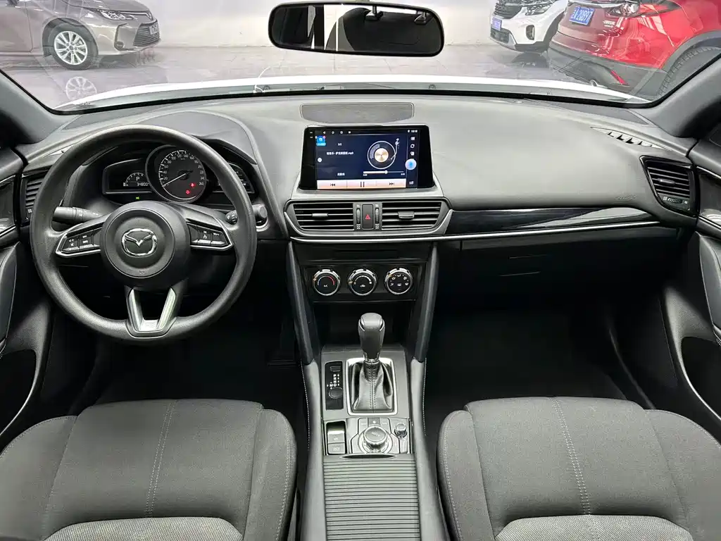 Mazda CX-4 2023 — фото 17