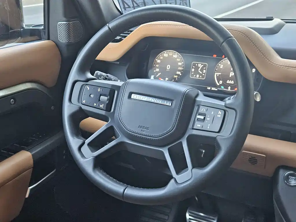 Land Rover Defender 2023 — фото 11