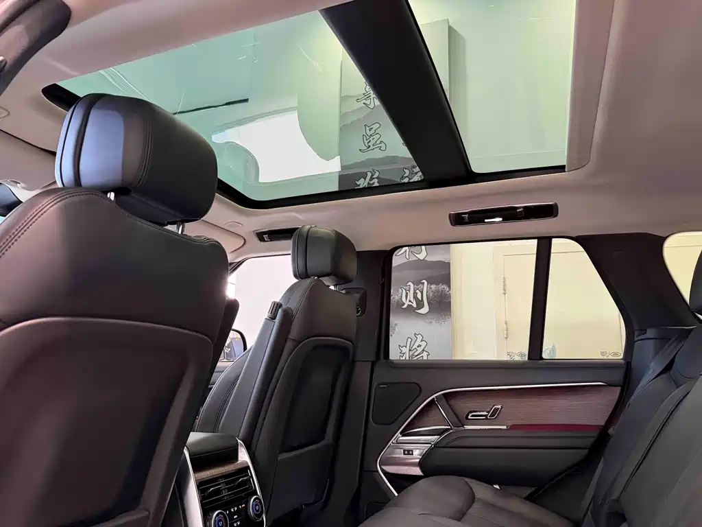 Land Rover Range Rover 2023 — фото 12