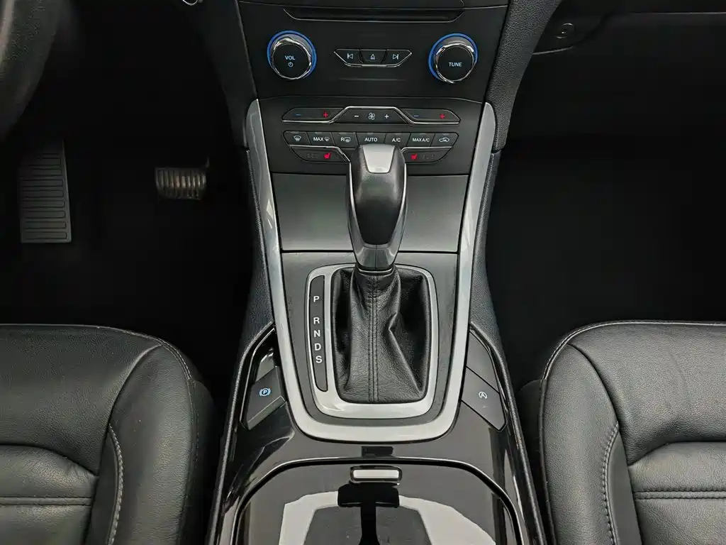 Ford Edge 2019 — фото 13