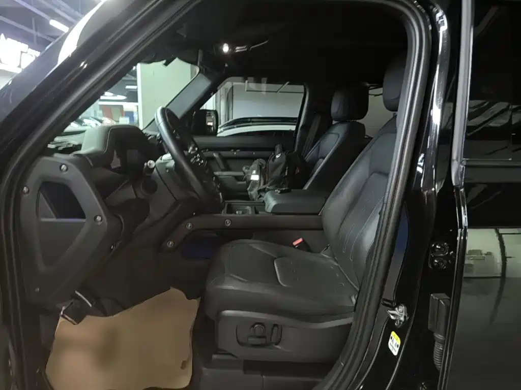 Land Rover Defender 2022 — фото 15