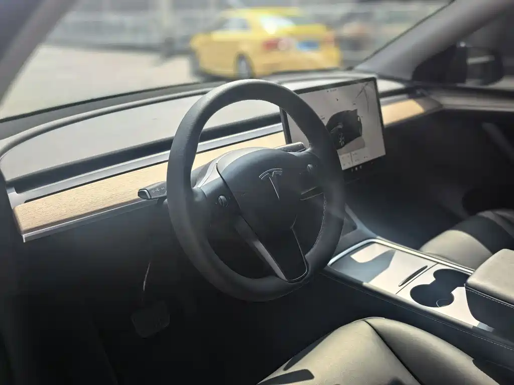 Tesla Model Y 2023 — фото 15