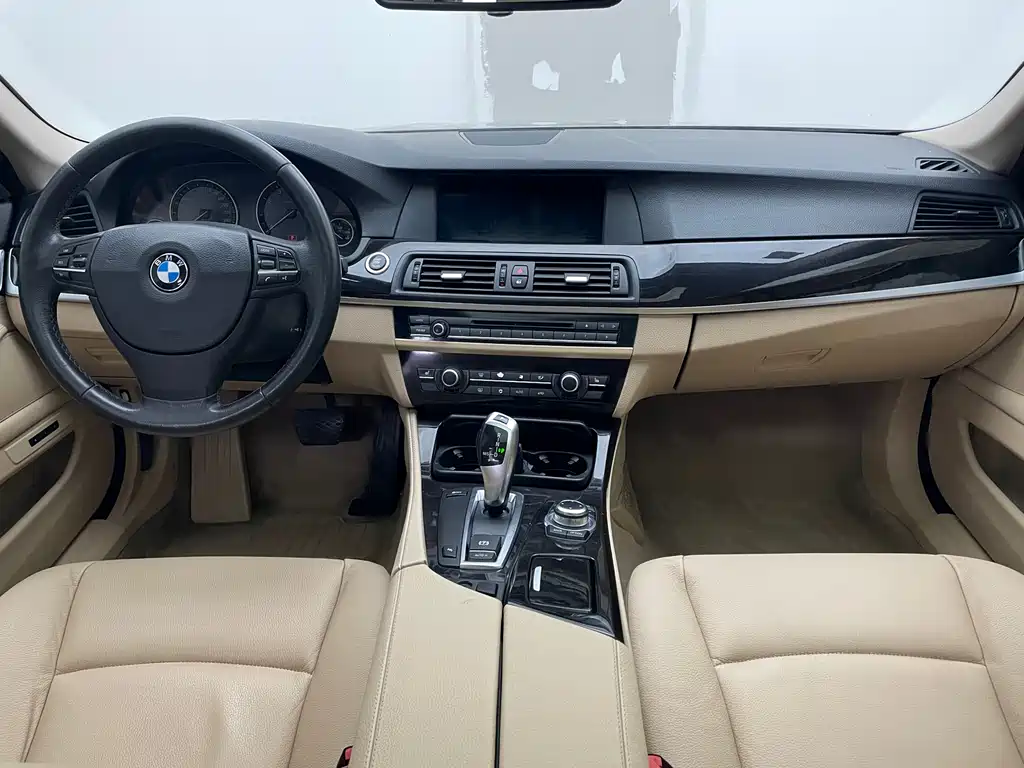 BMW 5 Series 2012 — фото 15