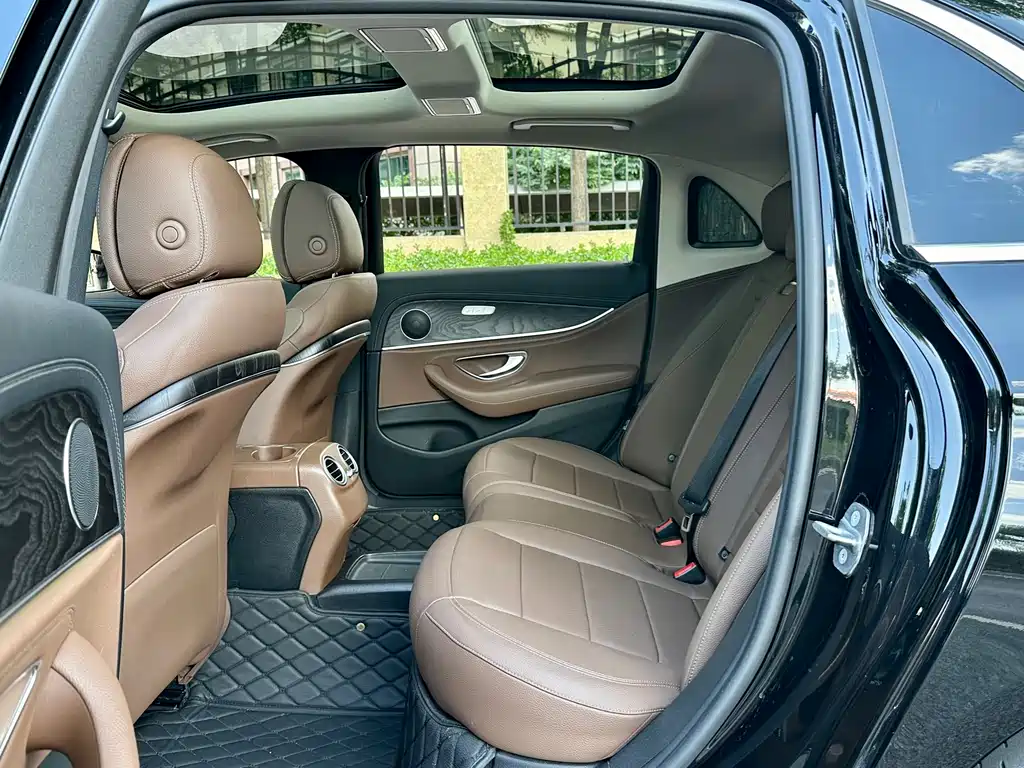 Mercedes-Benz E-Class 2020 — фото 13
