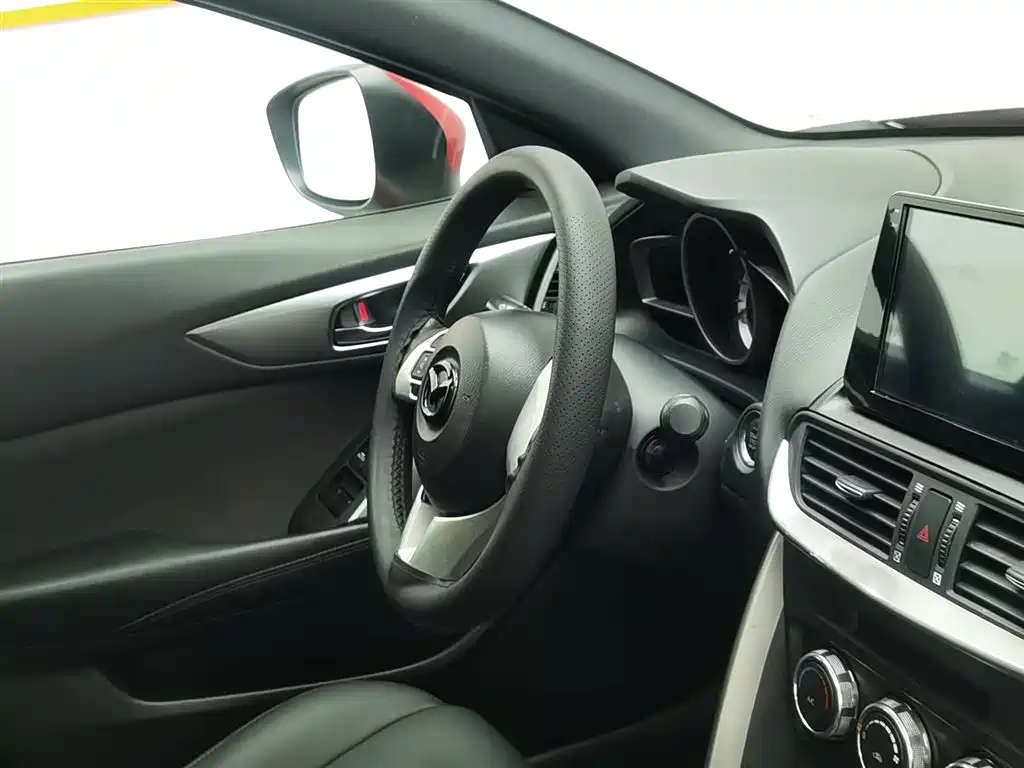 Mazda CX-4 2017 — фото 22