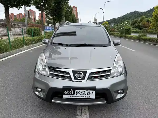 Nissan Livina 2012