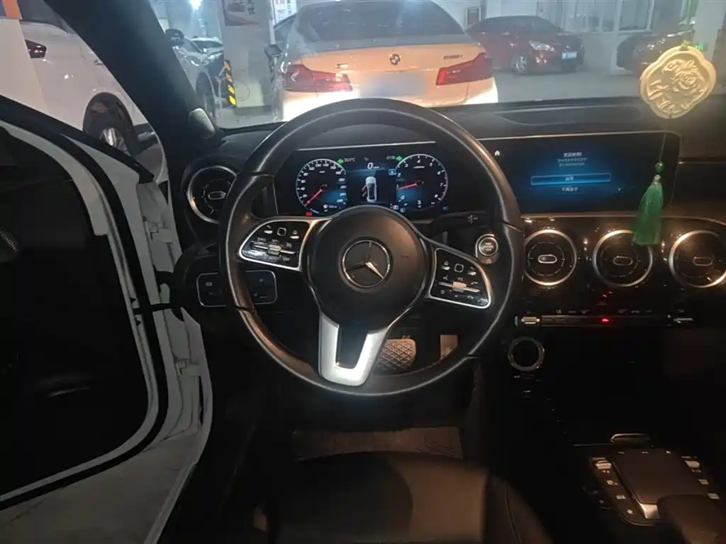 Mercedes-Benz A-Class 2020 — фото 11