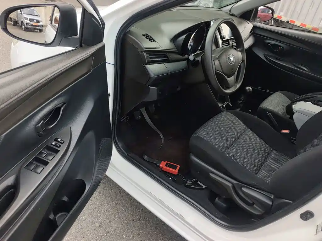 Toyota Vios 2015 — фото 12
