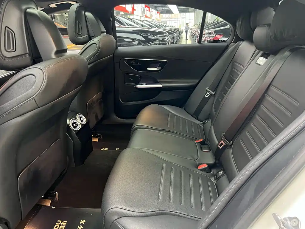 Mercedes-Benz C-Class 2023 — фото 10