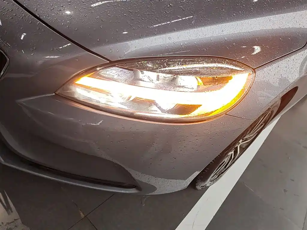 Volvo V40 2019 — фото 24