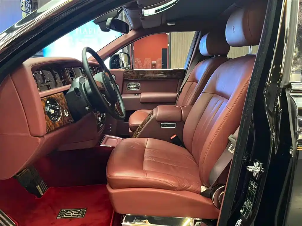 Rolls-Royce Phantom 2016 — фото 4