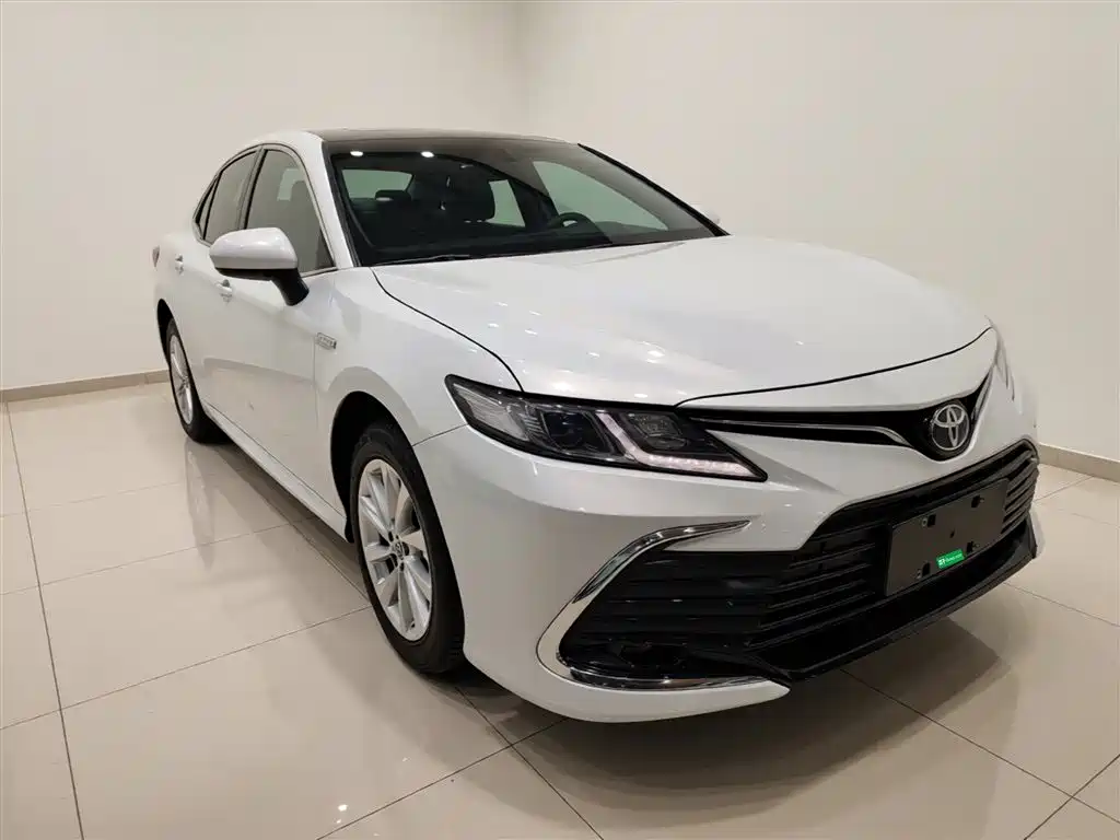 Toyota Camry 2024 — фото 4