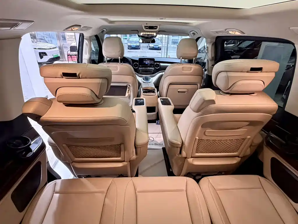 Mercedes-Benz V-Class 2024 — фото 14