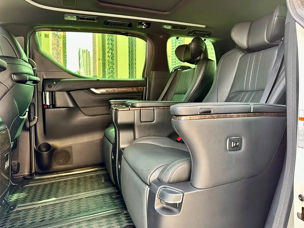 Toyota Vellfire 2019 — фото 12