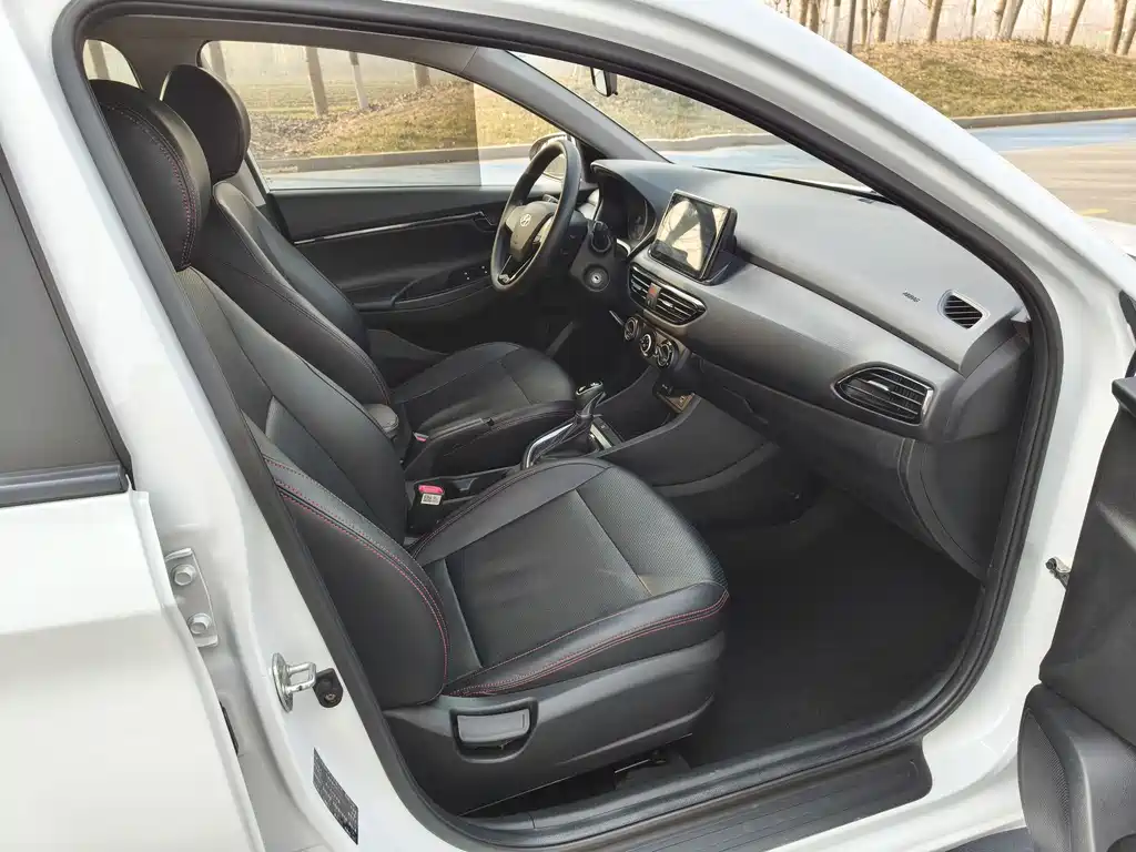Hyundai Elantra 2023 — фото 12