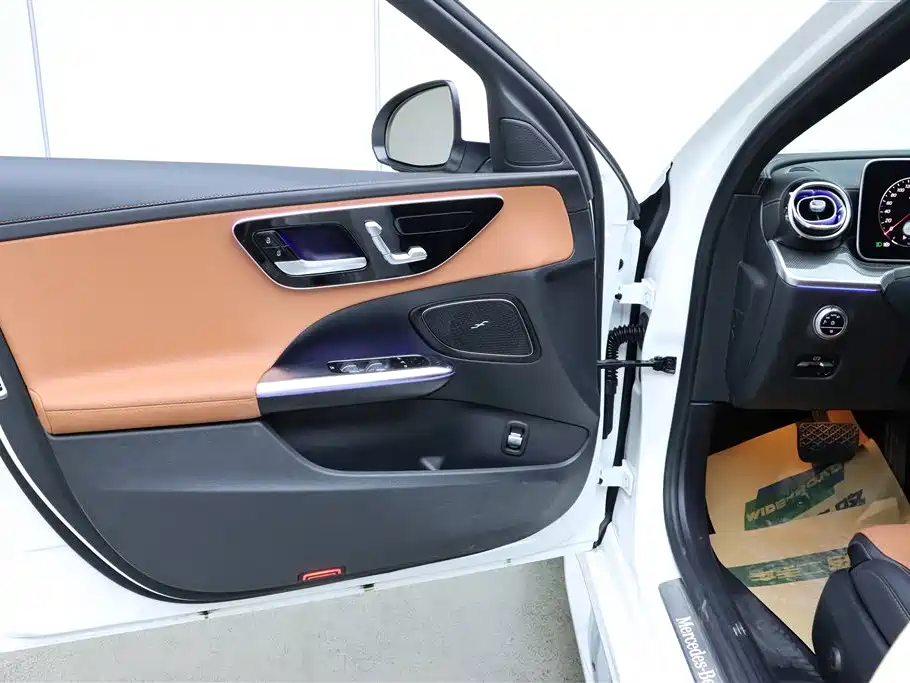 Mercedes-Benz C-Class 2024 — фото 11
