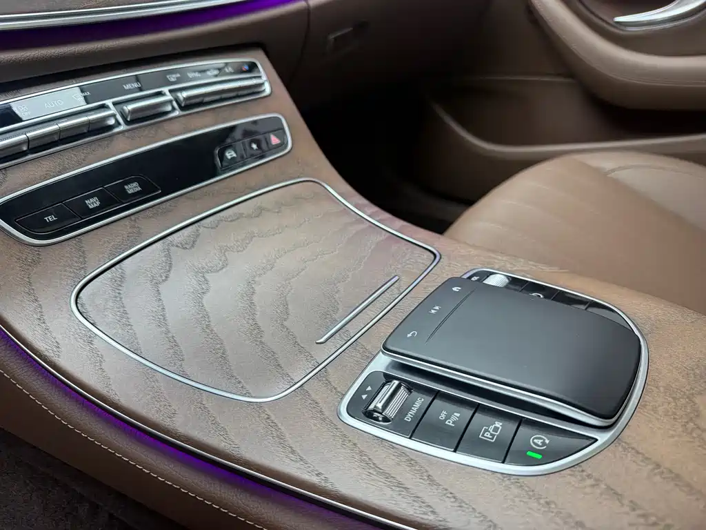 Mercedes-Benz E-Class 2021 — фото 11
