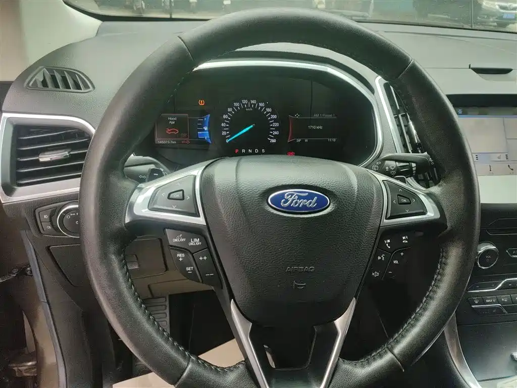 Ford Edge 2018 — фото 11